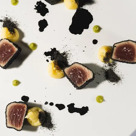 Dam Boutique & Restaurant