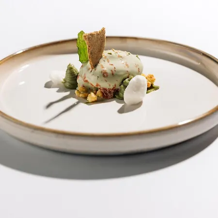 Отель Dam Boutique & Restaurant 4*