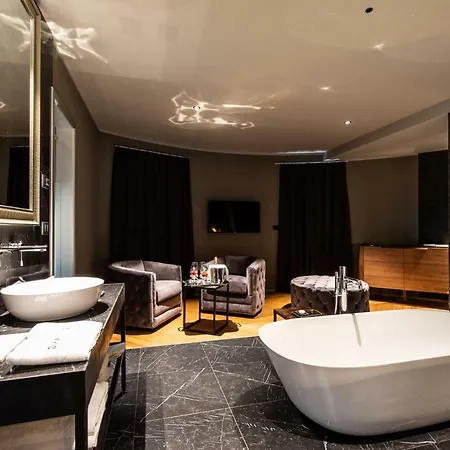 Dam Boutique & Restaurant 4*