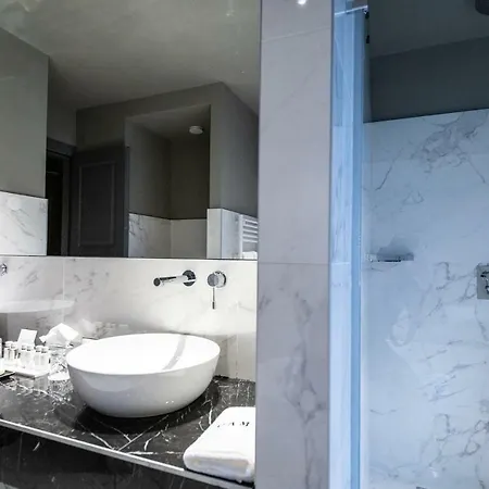 Dam Boutique & Restaurant