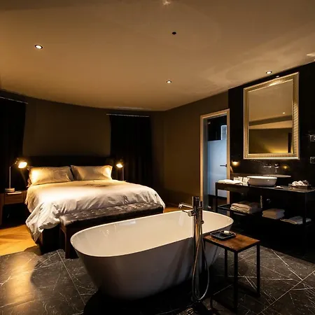 Dam Boutique & Restaurant