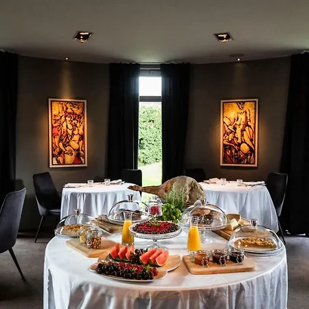 Dam Boutique & Restaurant