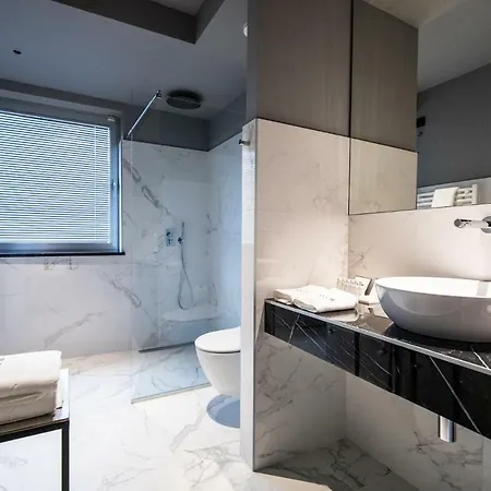 Dam Boutique & Restaurant 4*