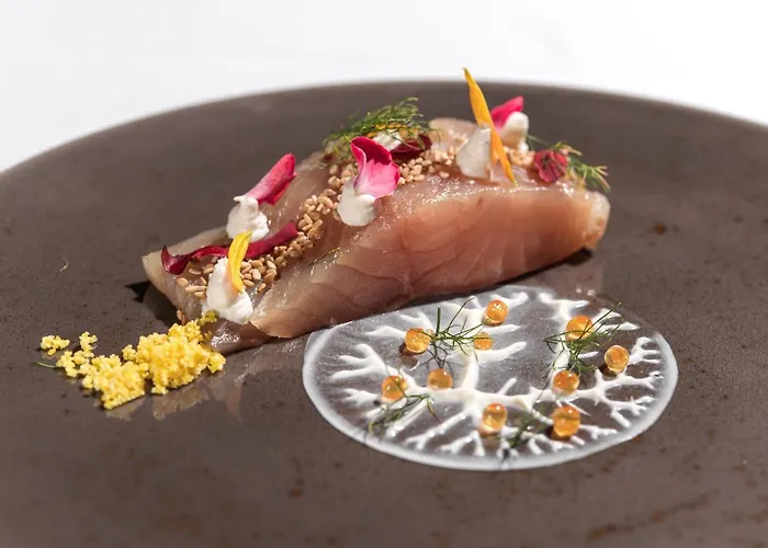 Отель Dam Boutique & Restaurant 4*