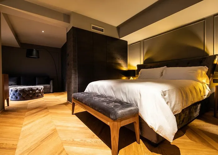 Dam Boutique & Restaurant Отель