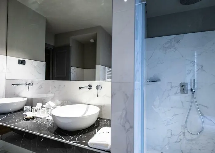 Dam Boutique & Restaurant