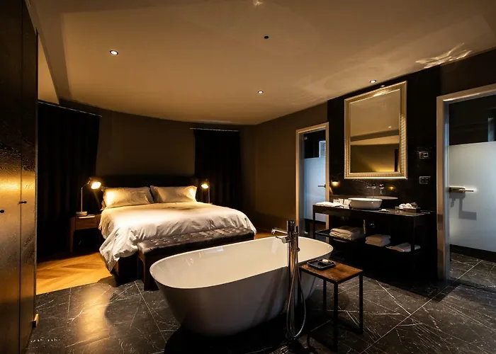 Dam Boutique & Restaurant