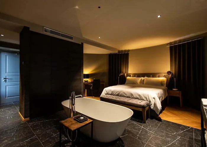 Dam Boutique & Restaurant Отель