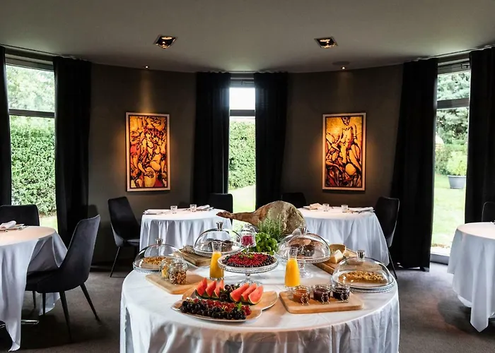 Dam Boutique & Restaurant