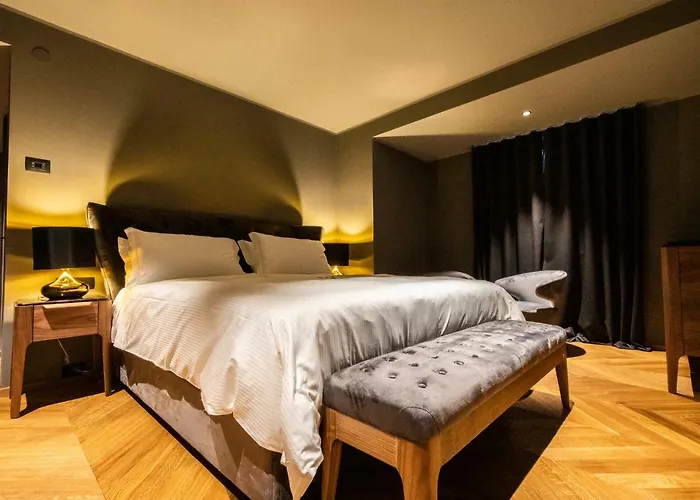 Dam Boutique & Restaurant Отель