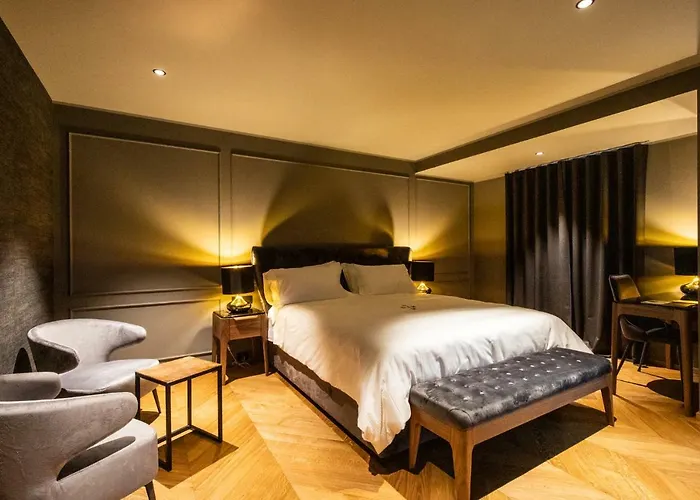 Отель Dam Boutique & Restaurant 4*